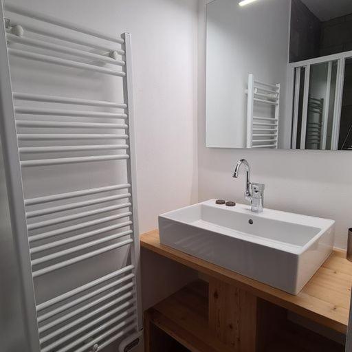 Les Du Monetier: Charming Prestige In Village Heart *