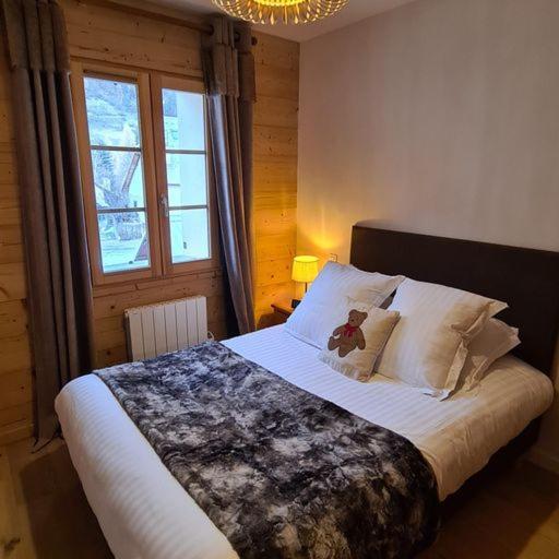 Les Du Monetier: Charming Prestige In Village Heart *