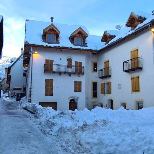 Les Du Monetier, Alliant Le Charme Et L'authenticite D'un De Prestige Au Coeur Du Village